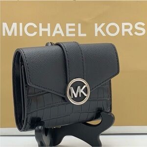 💖HOST PICK💖-NWT Authentic Michael Kors Carmen Medium Flap Wallet
